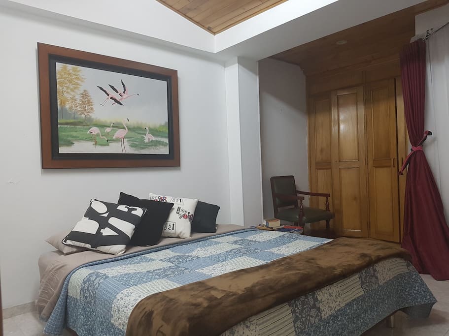 Cómoda habitación cama doble