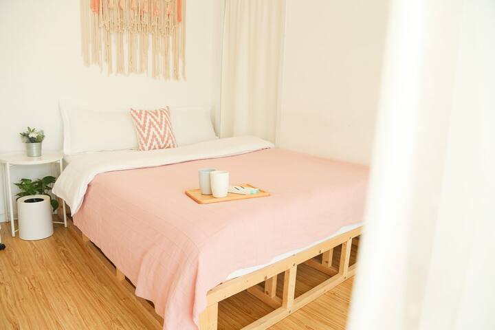 【超赞房源】 Room101白日梦  | 白日梦想家·解放碑洪崖洞9分钟可达 落地阳光房