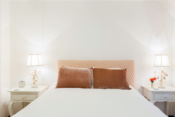 Private, Enchanting Home near Chateau Marmont gallery image 2