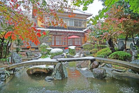 Japanese gardens and old houses Large space for large number of people Cosplay reception Training ca