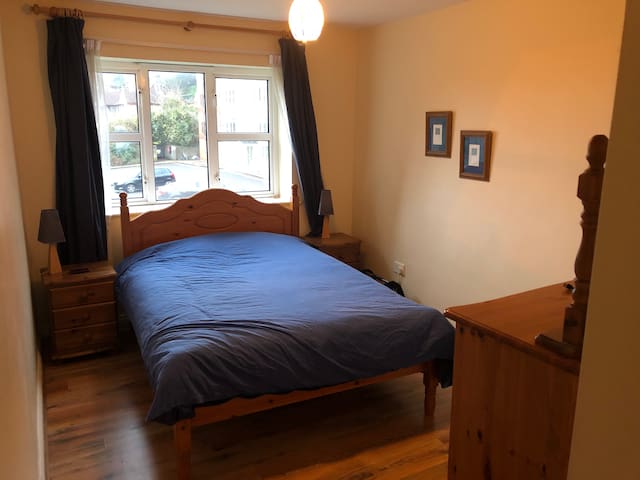 Double bedroom 3 mins from the city