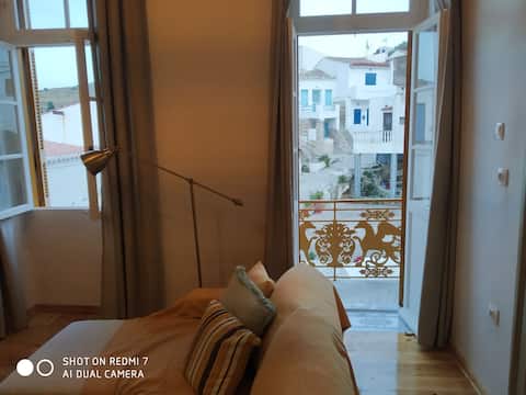 Top Airbnb: The mansion of the cave! in Δήμος Κύθνου