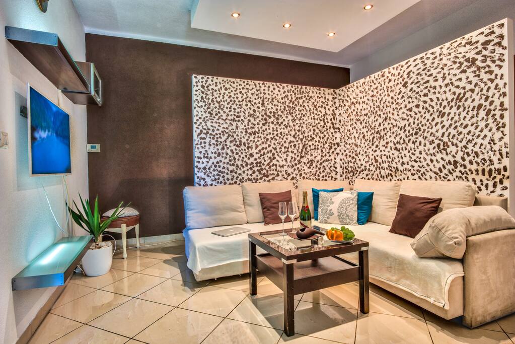 Spacious living room