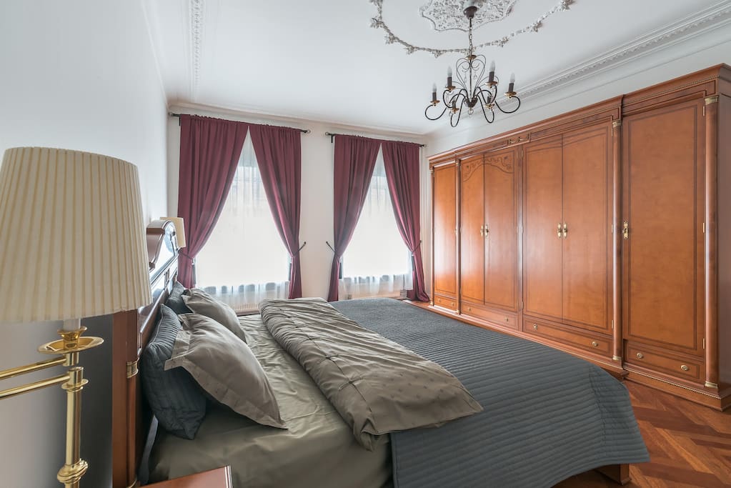 Master's bedroom/ 1-я спальня