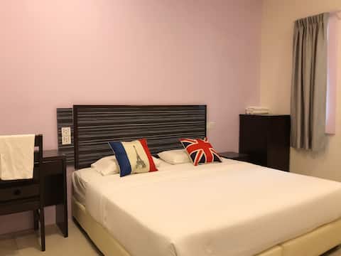 King / Twin bed w bathroom-StarMall