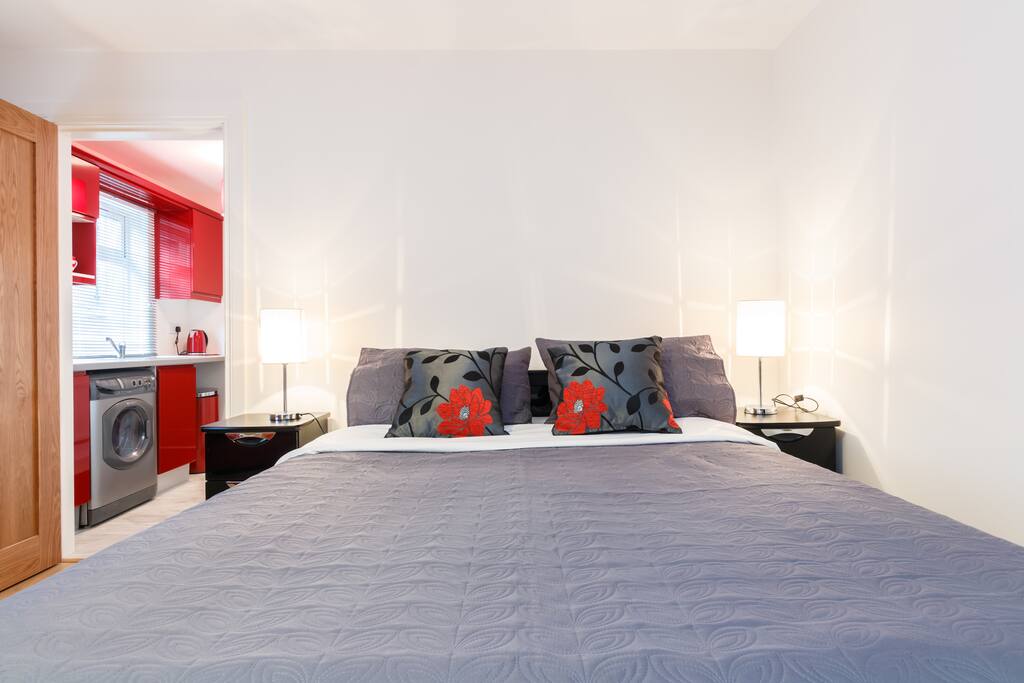 Kind sized Bed with fresh linen