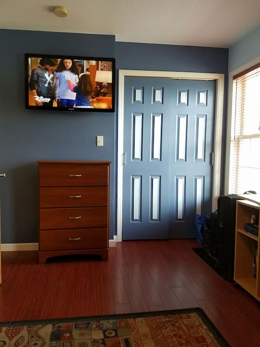 Plenty of room with 42" flat screen and desk to work at