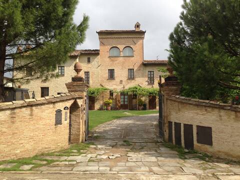 Biribino (entire property)(max 27 people)