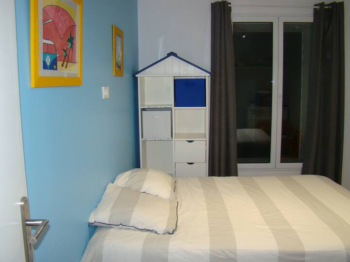 krevat dopio në katin përdhes