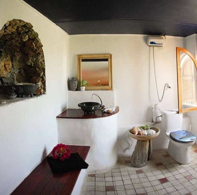 The room comes with beautiful views, AC, a private terrace and ensuite bathroom