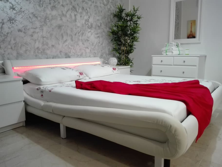 Letto con illuminazione Led