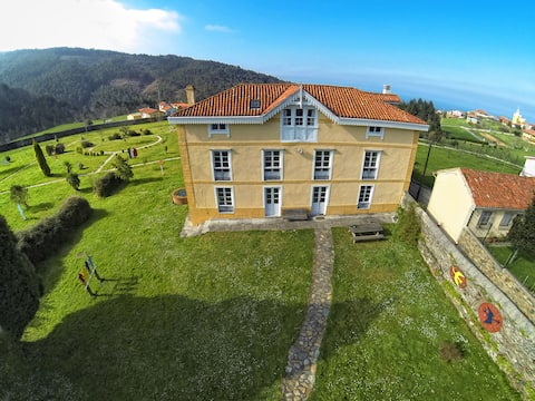 La Cochera de Somao, an Indian-style house