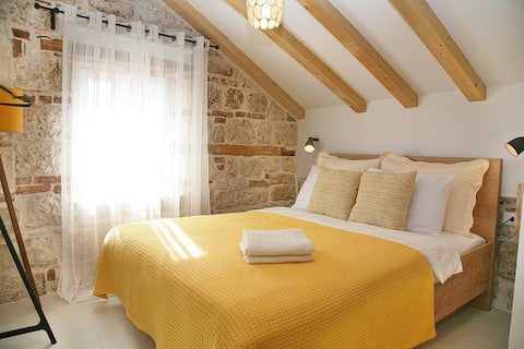 Popular Airbnb listing: House Bava - 4* Studio Apt Sun 2 in Grad Vis