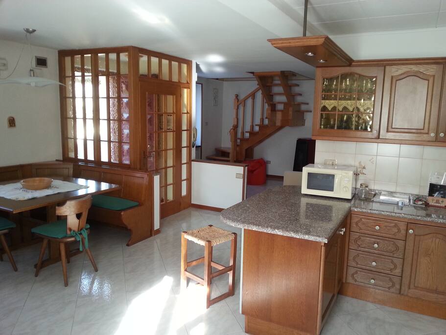Cucina spaziosa ( 40 mq circa) e attrezzata.