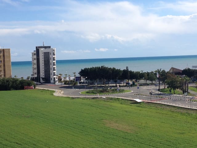 Bright Apartment with Stunning Panoramic Sea Views