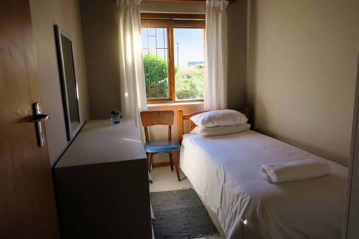 Chumba cha kulala 4 na kitanda cha mtu mmoja