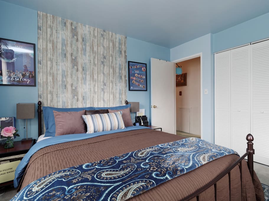 You will sleep on this firm and very comfortable posturepedic mattress