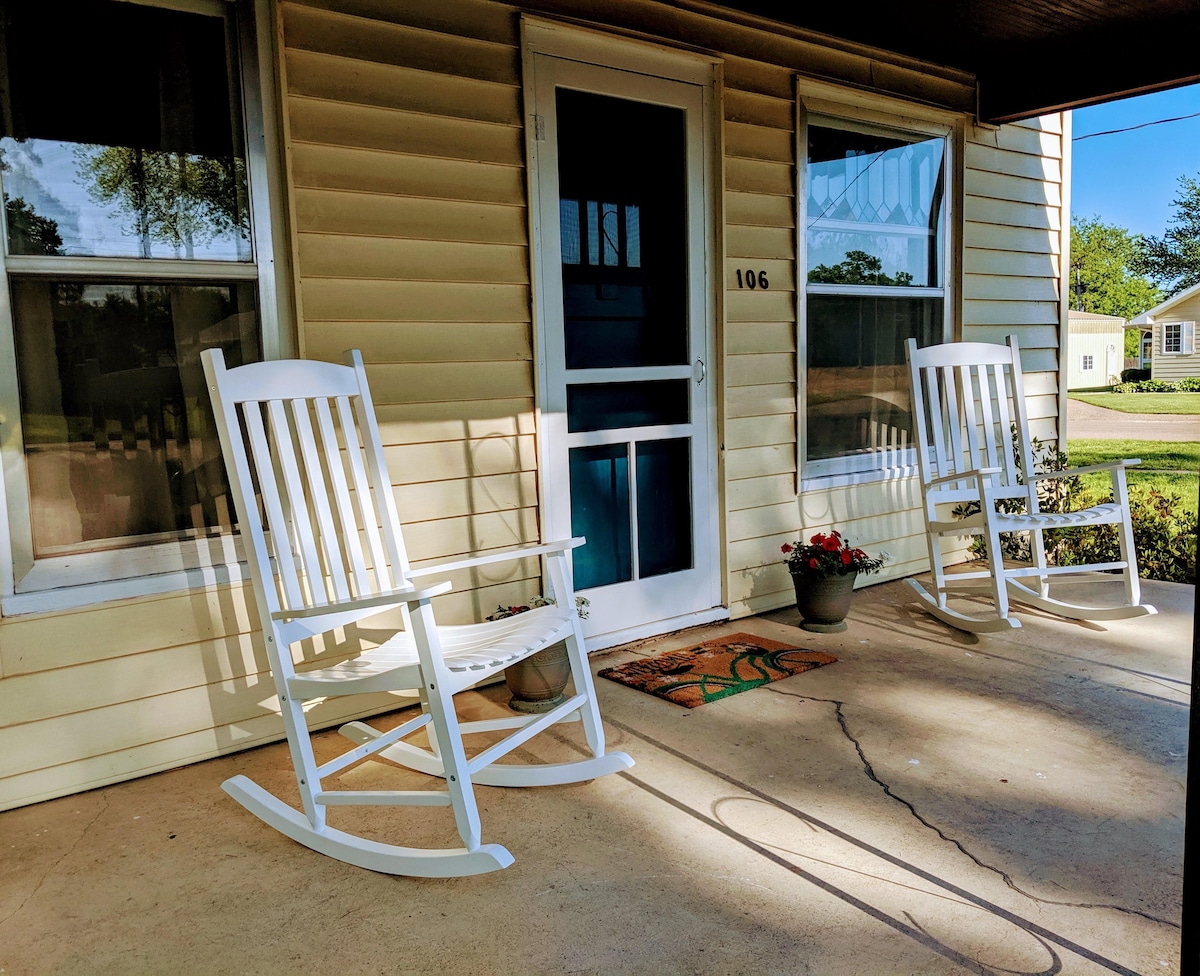 The M Guest House in Red Cloud Cute & Charming Houses for Rent in