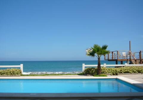 Wonderful oceanfront house in Punta Blanca