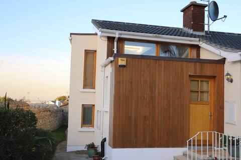 Tasteful 2 bdroom apt on Dalkey/Killiney Hill.