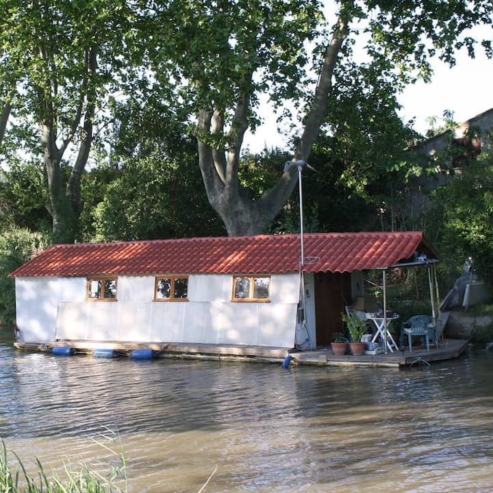 Houseboat in Argens-Minervois · ★4.82 · 1 bedroom · 1 bed · 1 bath