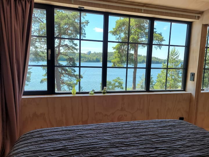 从上层的双人床