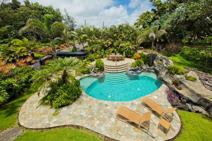 Luxury Oceanfront Retreat • Full A/C • Pool