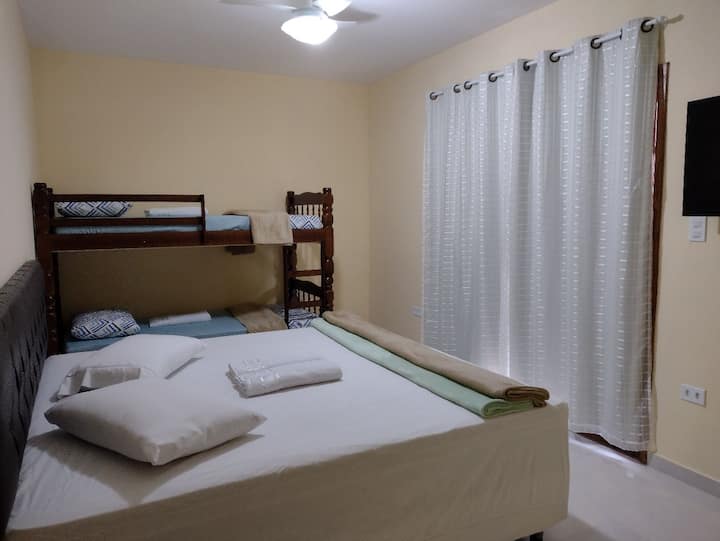 Главен апартамент с WI - FI, телевизор и вентилатор на тавана