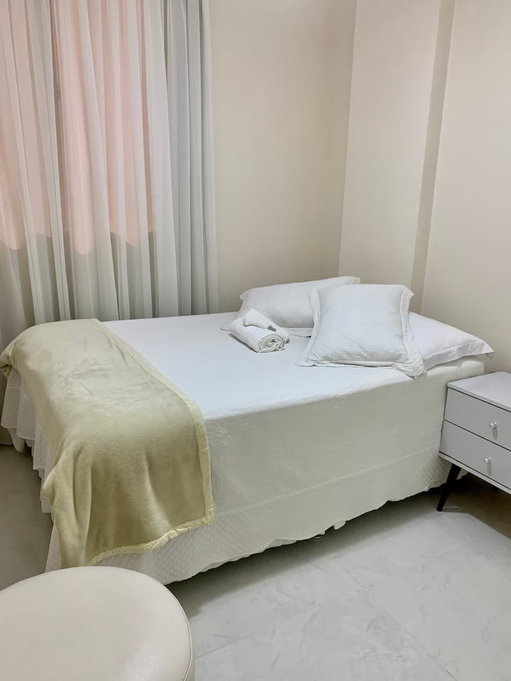 Spálňa 2 s manželskou posteľou a stropným ventilátorom! 