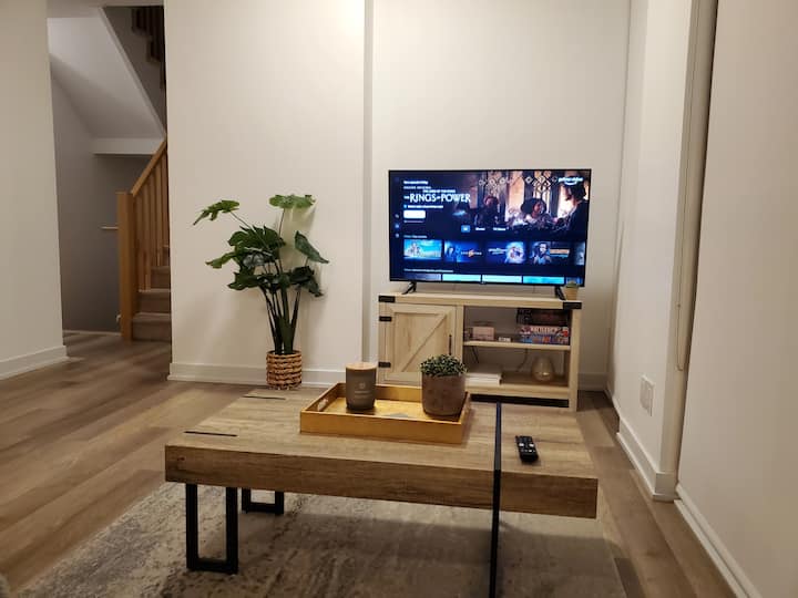 Midtown 4 Bedroom Home Free Wi-fi And Parking - Toronto