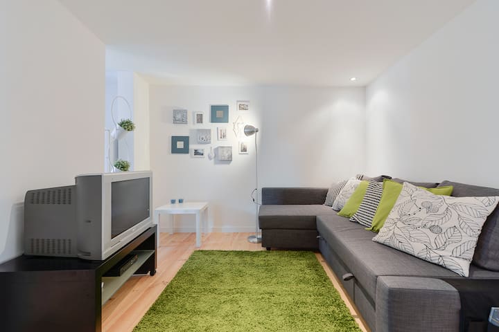 Classy knocking on Castle door