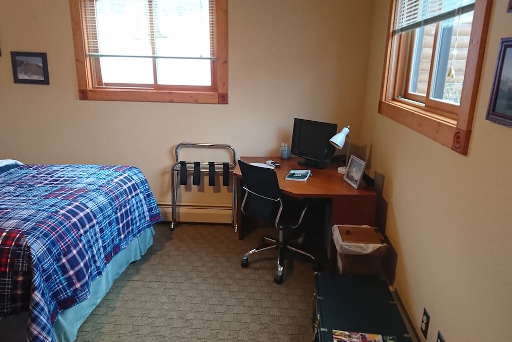 Desk and tv