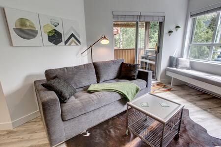 Minimalist Vibe with Amazing Mountain Views