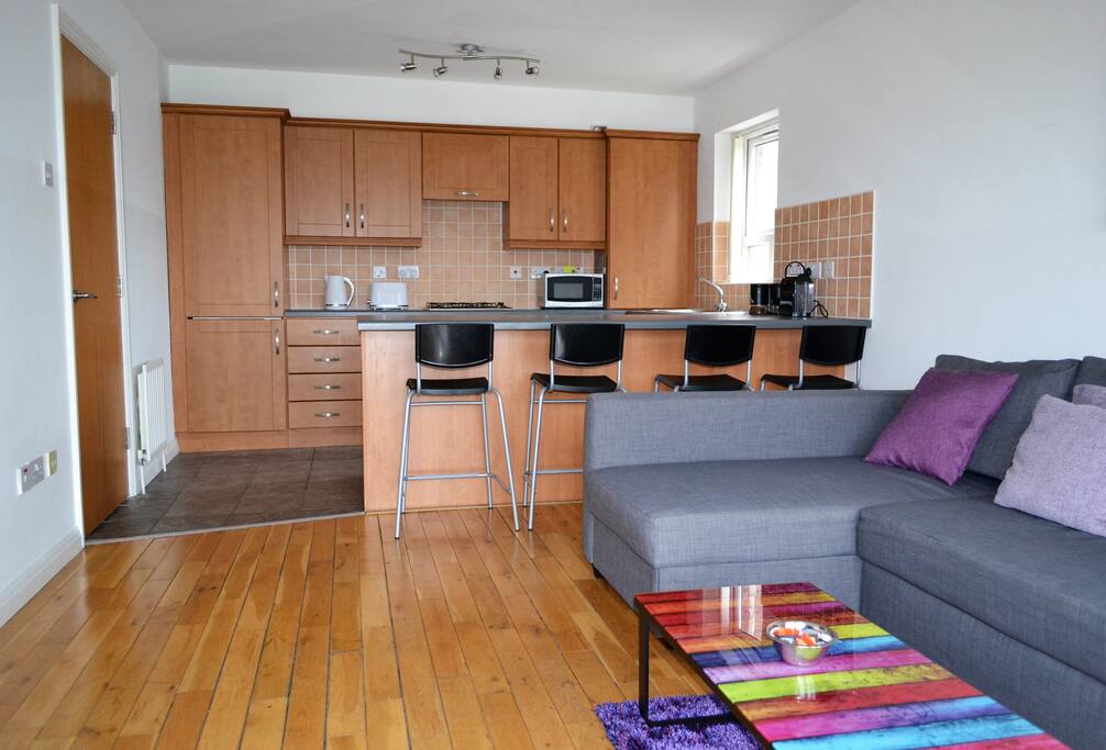 Lounge to Kitchen