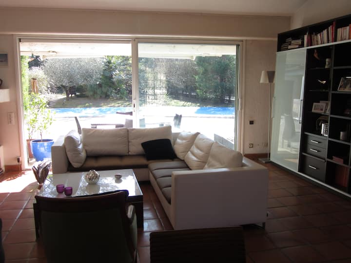 Très Belle Villa, Piscine - Jardin - Rognac