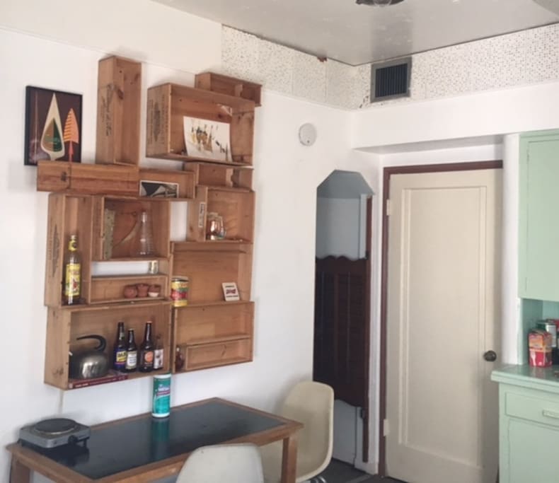 Clean and roomy kitchen - perfect for chilling out and long chats.