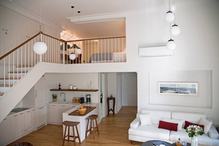 Apeliotis |2BDR Suite Acropolis View |Four Streets gallery image 2