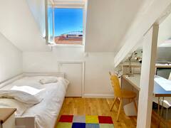 Studio+on+the+Attic-5+min+from++Sea+%26+Main+Street