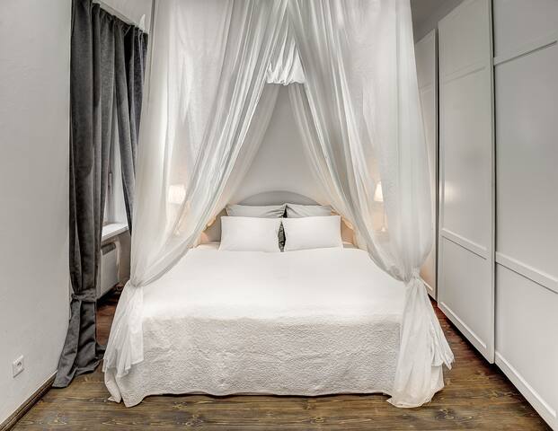 OLDTOWN SQUARE ROMANTIC FLAT