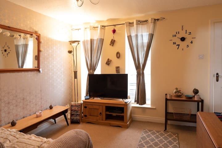 Cosy house close to York racecourse and bus routes