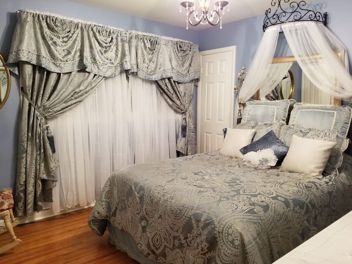 Lujo azul "Royal" (dormitorio 1) con medio baño