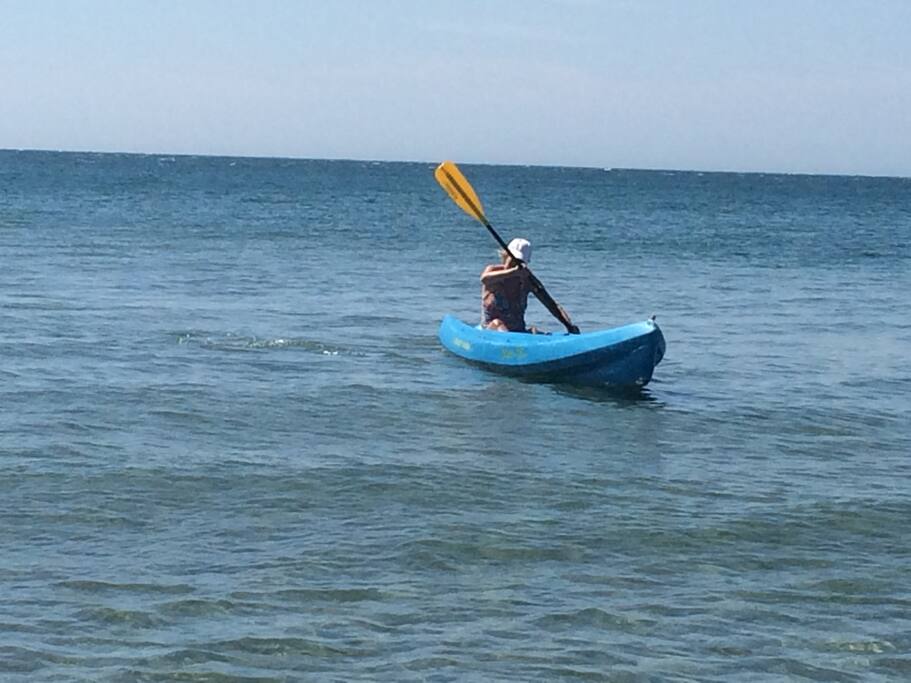 Mar tranquilo, las olas chicas están cerca y a 100 metros las mayores