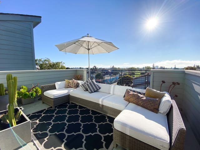 Modern 3 level home-Gourmet Kitchen 3 BD Rockridge gallery image 3