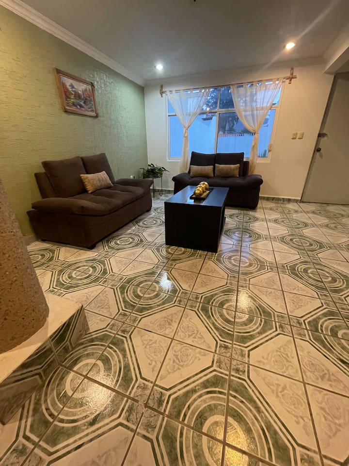 Bonita Casa Y Excelente Ubicación !!! - Bernal