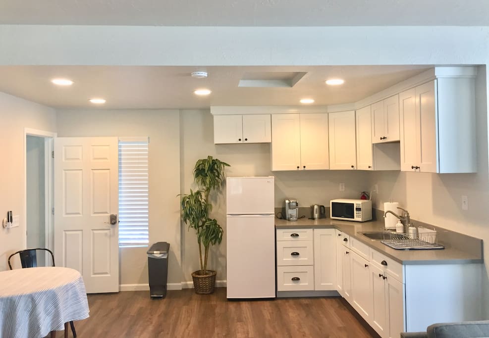 Kitchenette / Dining
