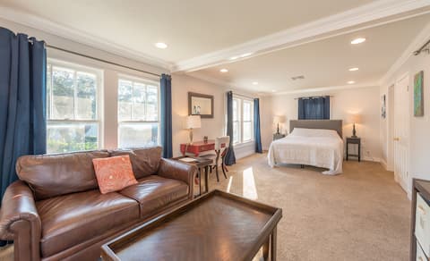 Popular Airbnb listing: Downtown (Ivanhoe Village) Loft Apartment in Orlando
