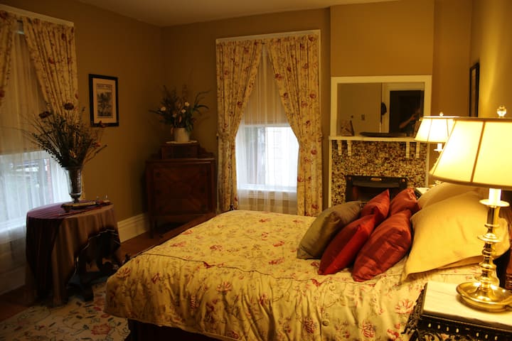 נוח ל - Shadyside, לאוניברסיטאות ולכיכר המאפיות