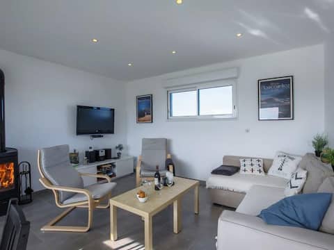 Top performing Airbnb: House 300 meters from the sea without Wi-Fi in Kerlouan