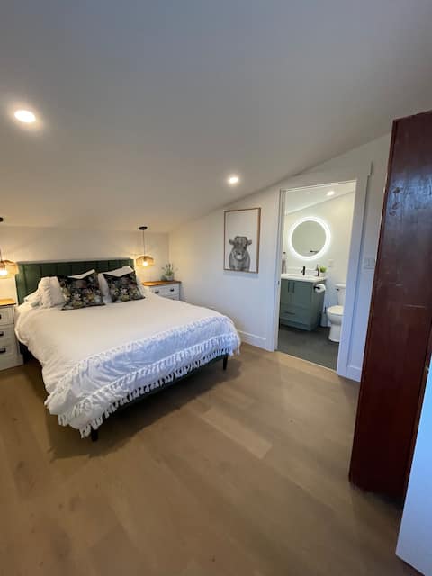 Private, guest house getaway!