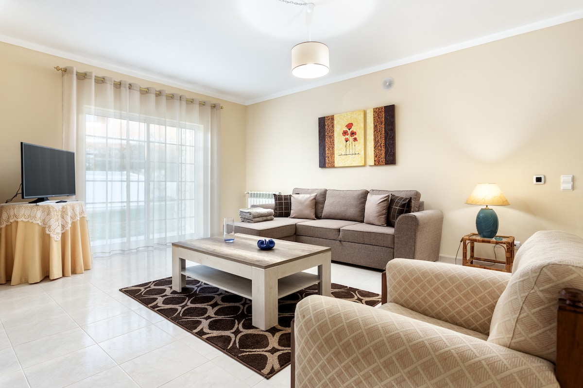 Successful Airbnb property: Casa Cor de Rosa in Portimão